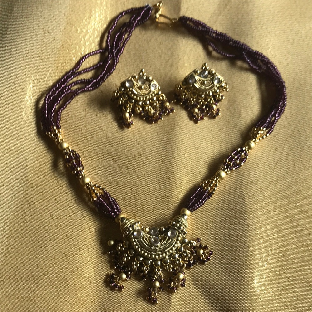 Beautiful Indian jewelry necklace with earrings